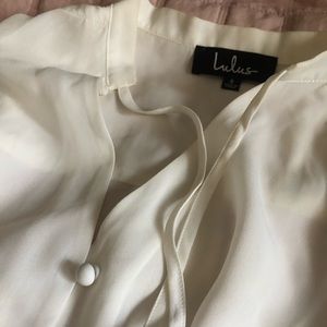 Lulu’s Button-Front Blouse 🤍